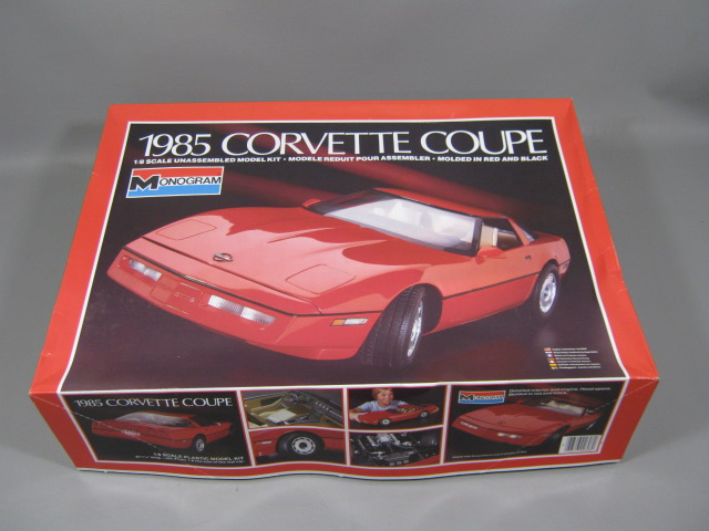 New Vtg Red Monogram 1985 Corvette Coupe 1/8 Scale Plastic Model Kit 2608 Box NR