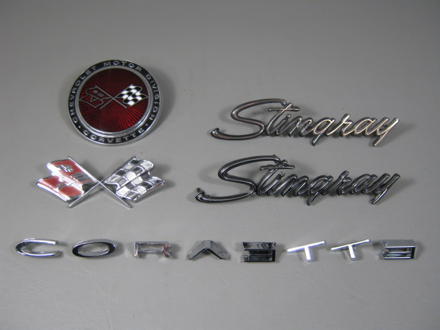Vtg 1973 Corvette Stingray Cross Flags Nose 4-Post Fender Front Emblem Letters