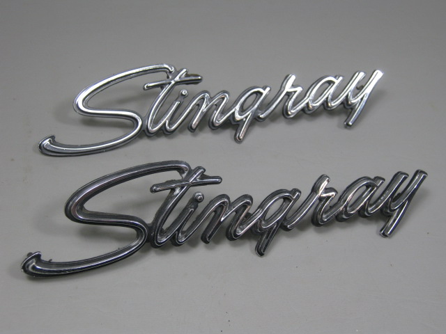 Vtg 1973 Corvette Stingray Cross Flags Nose 4-Post Fender Front Emblem Letters 6