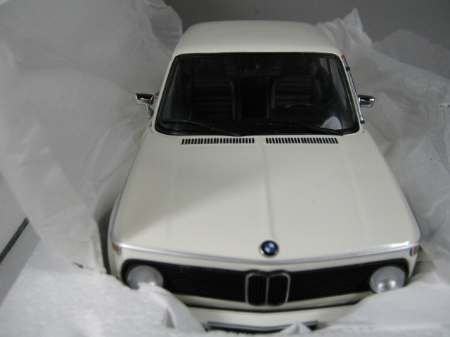 Kyosho BMW 2002 Turbo White 1/18 Scale Diecast Model Car MIB 08542W No Reserve 3