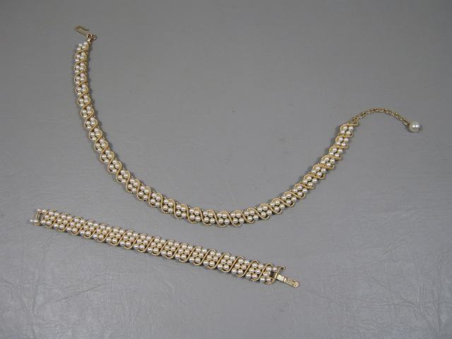 Vtg Trifari Gold Tone Cultured Pearl Costume Bracelet Necklace Earring Set + Box 2