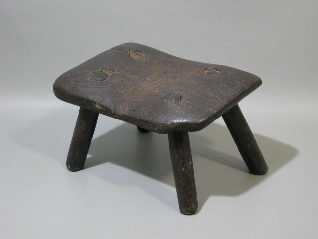 Primitive Antique Old Vtg 4 Leg Carved Barn Wood Dairy Cow Milking Stool Chair 1