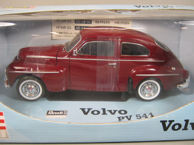 Revell Metal Volvo PV 544 1/18 Scale Diecast Car 08887 MIB Red Maroon No Reserve 1