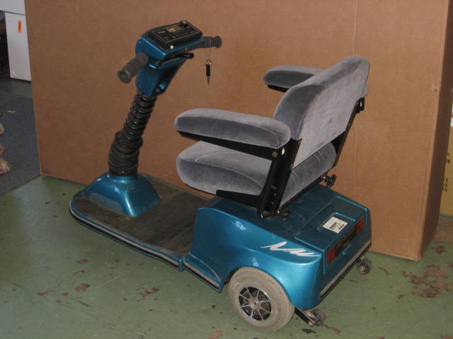 Pride Mobility Sundancer Electric Three Wheeled Disability Scooter NR 3