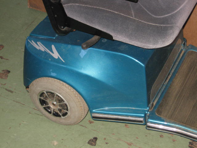 Pride Mobility Sundancer Electric Three Wheeled Disability Scooter NR 9