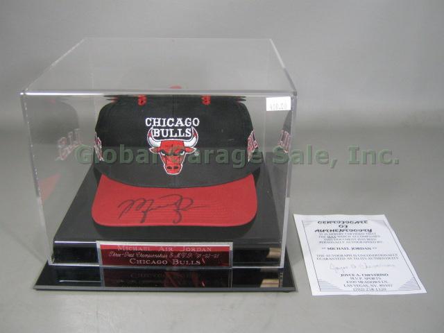 Michael Jordan Hand Signed Chicago Bulls Hat Three-Peat Plaque Display Case +COA