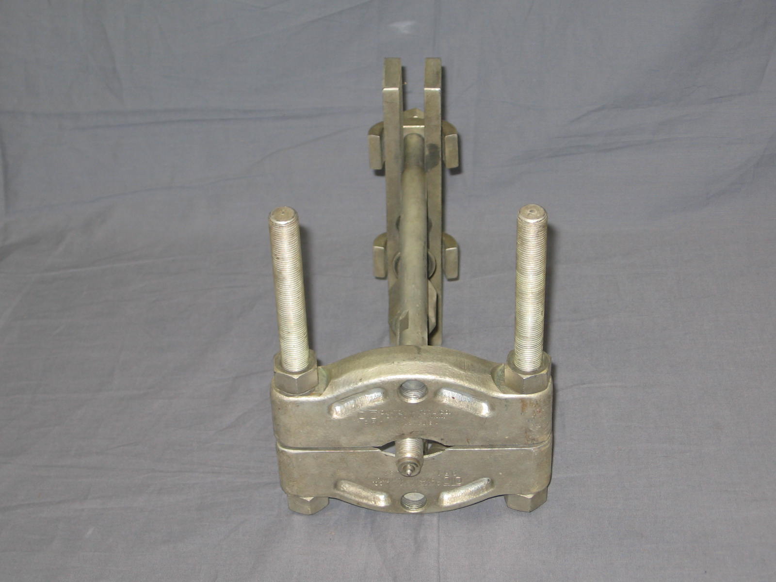 Owatonna Tool Co Universal Bearing Puller W/Attachments 2