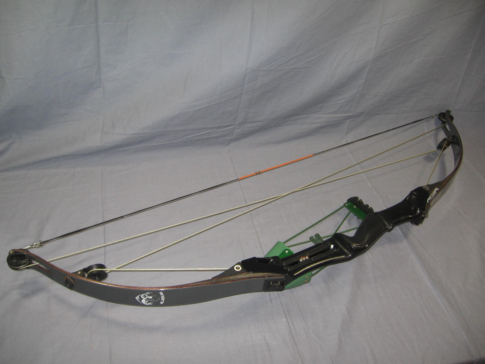 Bear Alaskan Compound Hunting Bow W/ Case & Arrows 29" Inch Draw 50Lbs NR 1