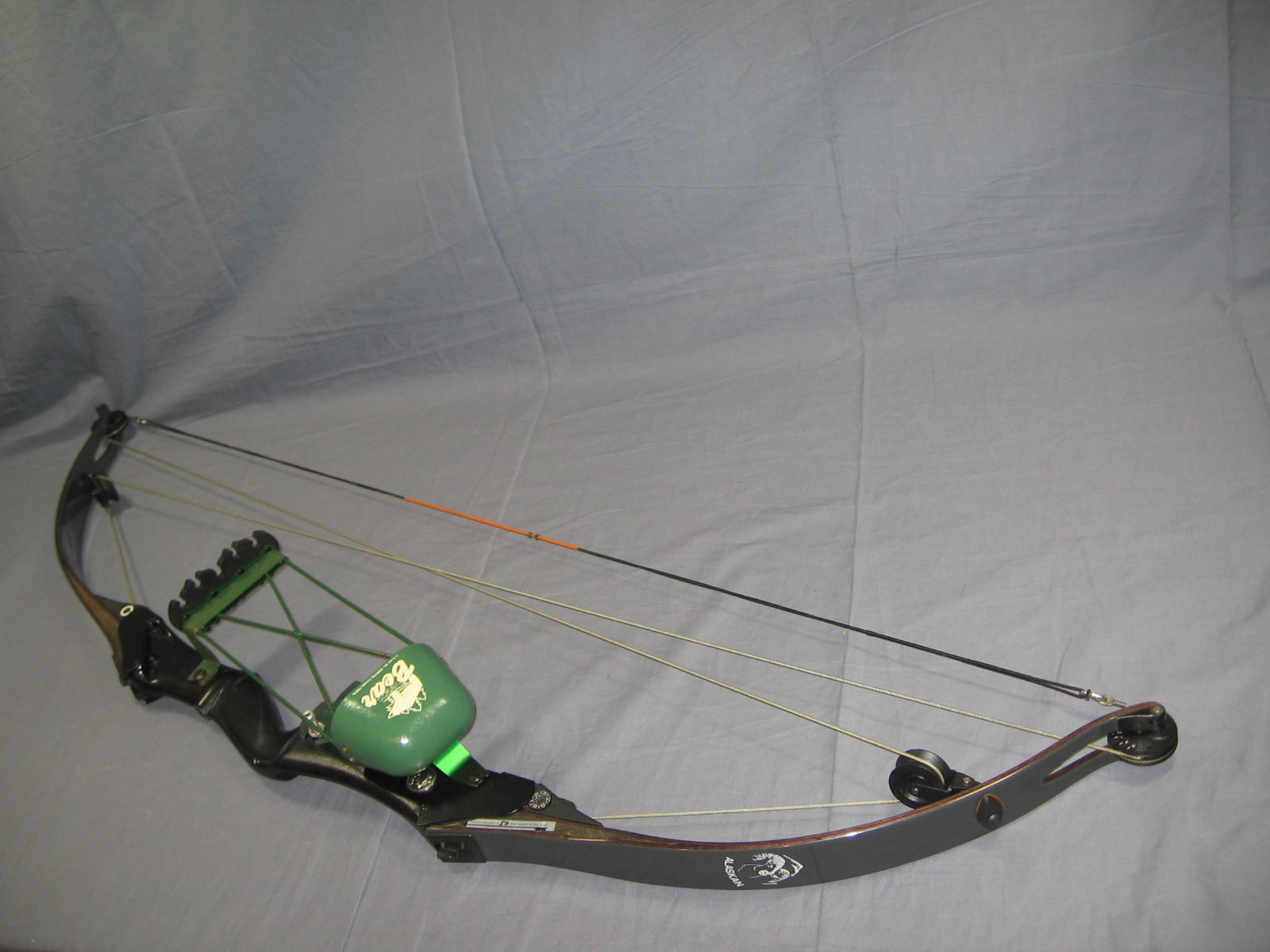 Bear Alaskan Compound Hunting Bow W/ Case & Arrows 29" Inch Draw 50Lbs NR 2