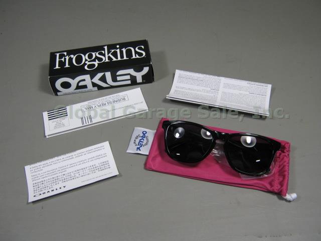 New Oakley Frogskins Sunglasses Matte Black Ice Iridium Polarized Lens 24-403 NR