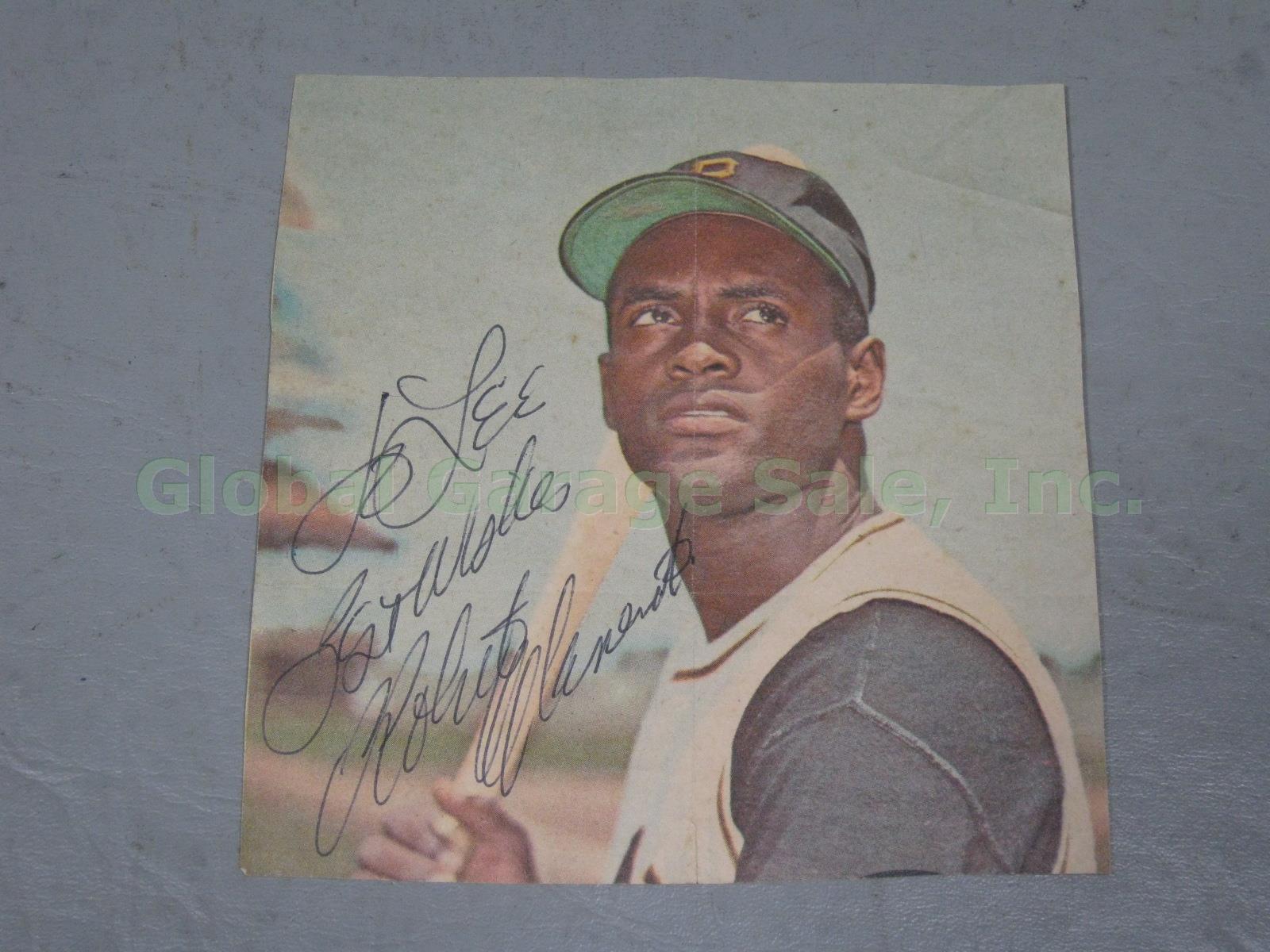 Vtg Hand Signed 1967 Topps Roberto Clemente Pirates #11 Pin-Up Poster Insert NR!