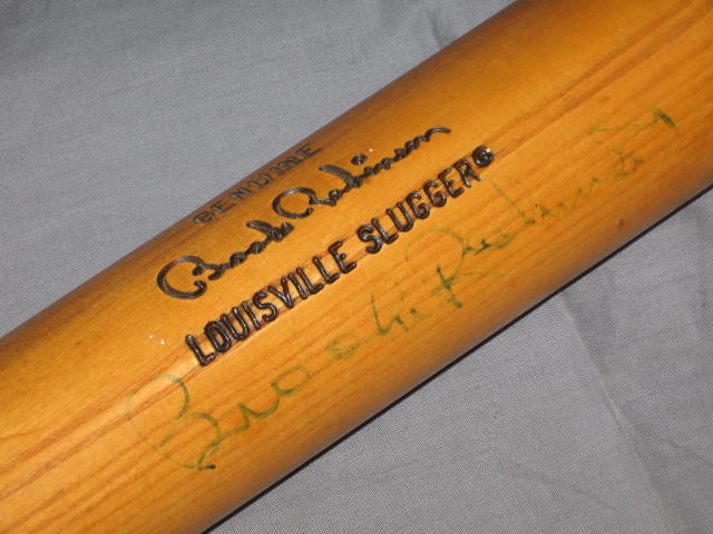 Vintage Brooks Robinson Hand Signed Baseball Bat +Photo 7