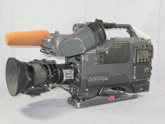 Sony BVW-300A Broadcast 3CCD Video Camera Fujinon Lens 1