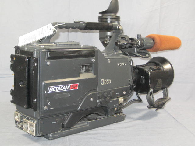 Sony BVW-300A Broadcast 3CCD Video Camera Fujinon Lens 3
