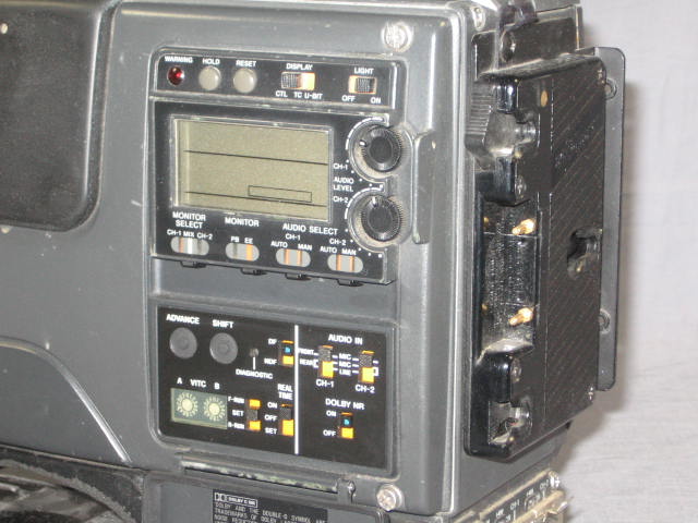 Sony BVW-300A Broadcast 3CCD Video Camera Fujinon Lens 4