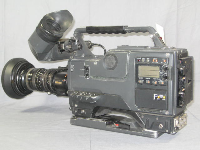 Sony BVW-400 Betacam SP 3-CCD Video Camera Nikon S19x8 3