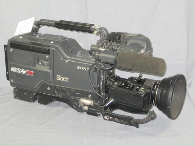 Sony BVW-300A Broadcast Video Camera 3CCD Nikon Lens NR 1
