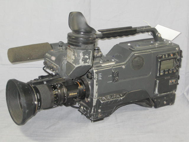 Sony BVW-300A Broadcast Video Camera 3CCD Nikon Lens NR 2