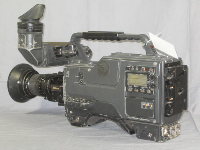 Sony BVW-300A Broadcast Video Camera 3CCD Nikon Lens NR 3