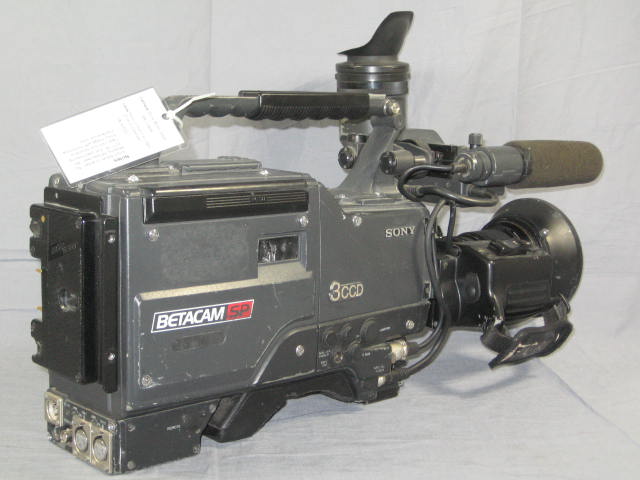 Sony BVW-300A Broadcast Video Camera 3CCD Nikon Lens NR 7