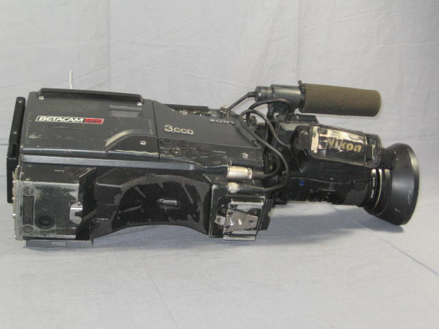 Sony BVW-300A Broadcast Video Camera 3CCD Nikon Lens NR 9