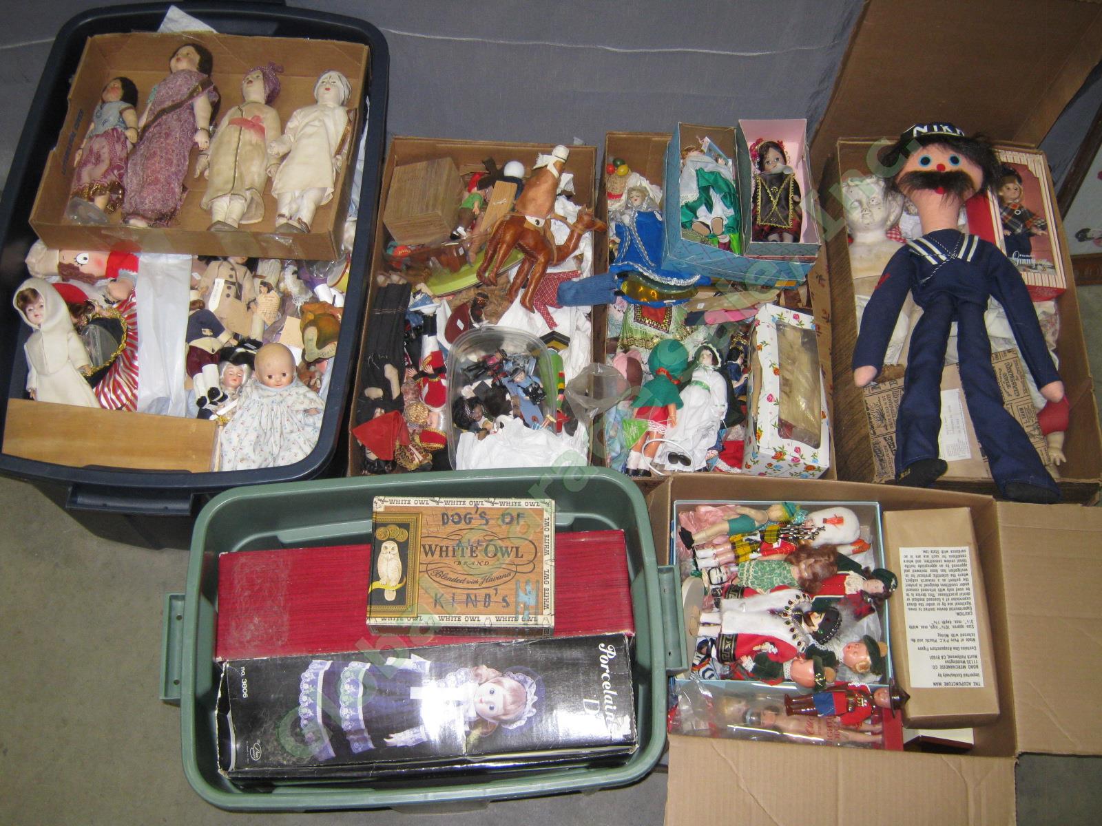 Huge Collection Of Dolls Ethnic Cloth Plastic ++