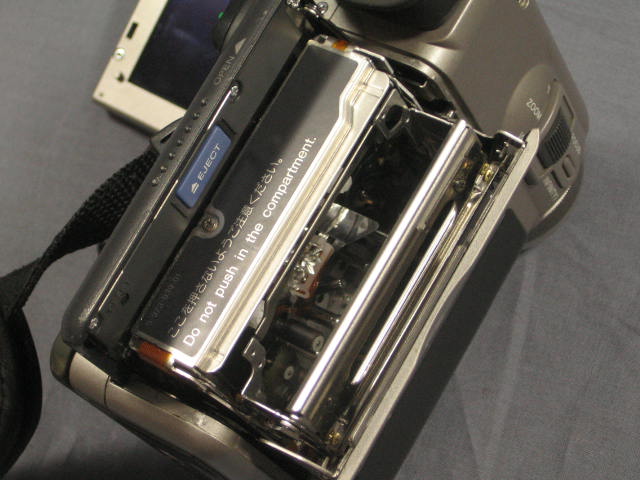 Sony DCR-PC7 MiniDV Mini DV Video Camera Recorder NR 11