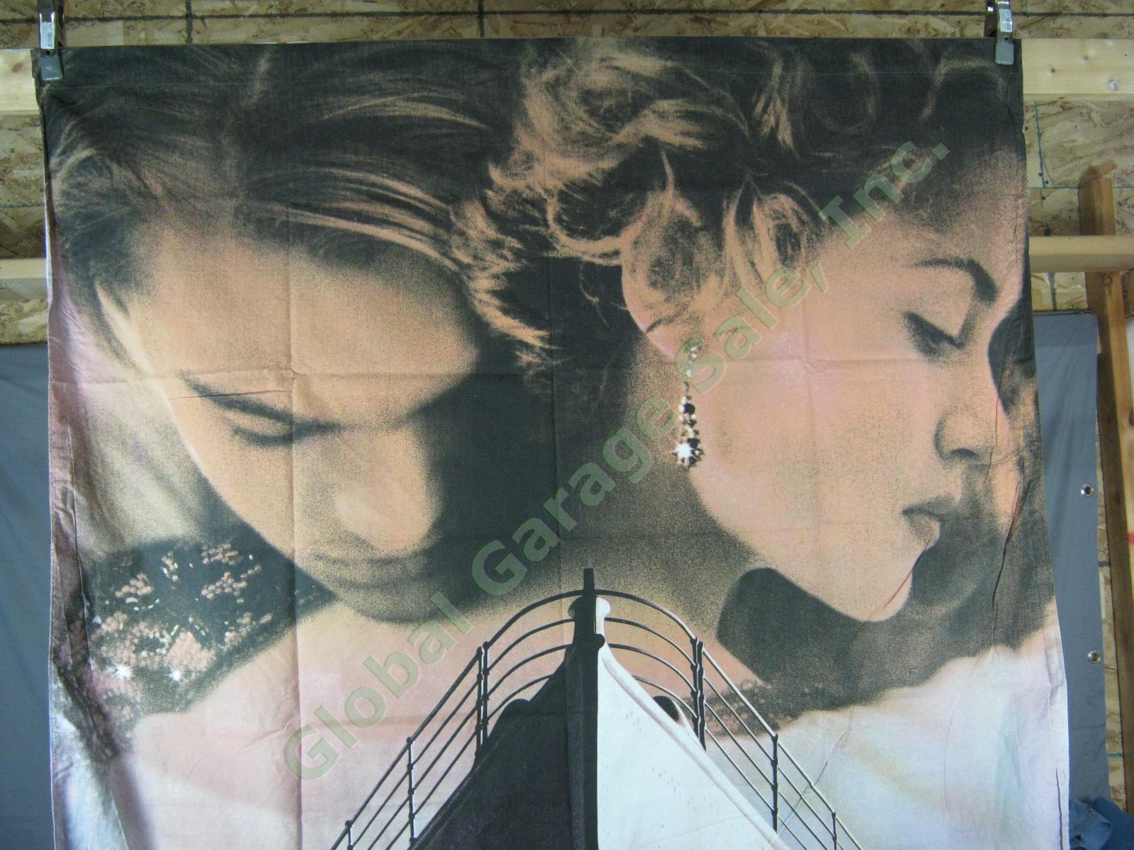 1997 Titanic Movie Theatre Fabric Banner Leonardo DiCaprio Kate Winslet Poster 1
