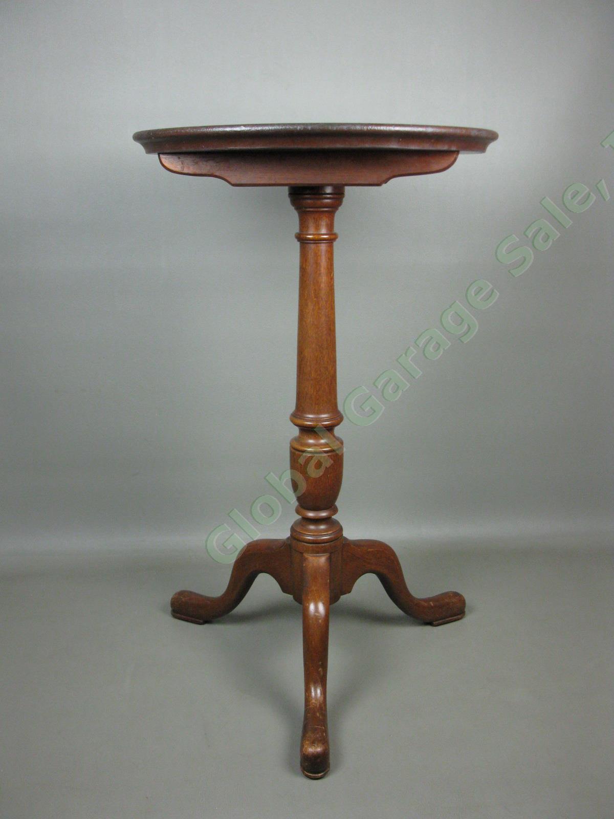 Vtg Biggs Furniture Virginia Mahogany Center Spindle Candle Stand Table 25" x15"