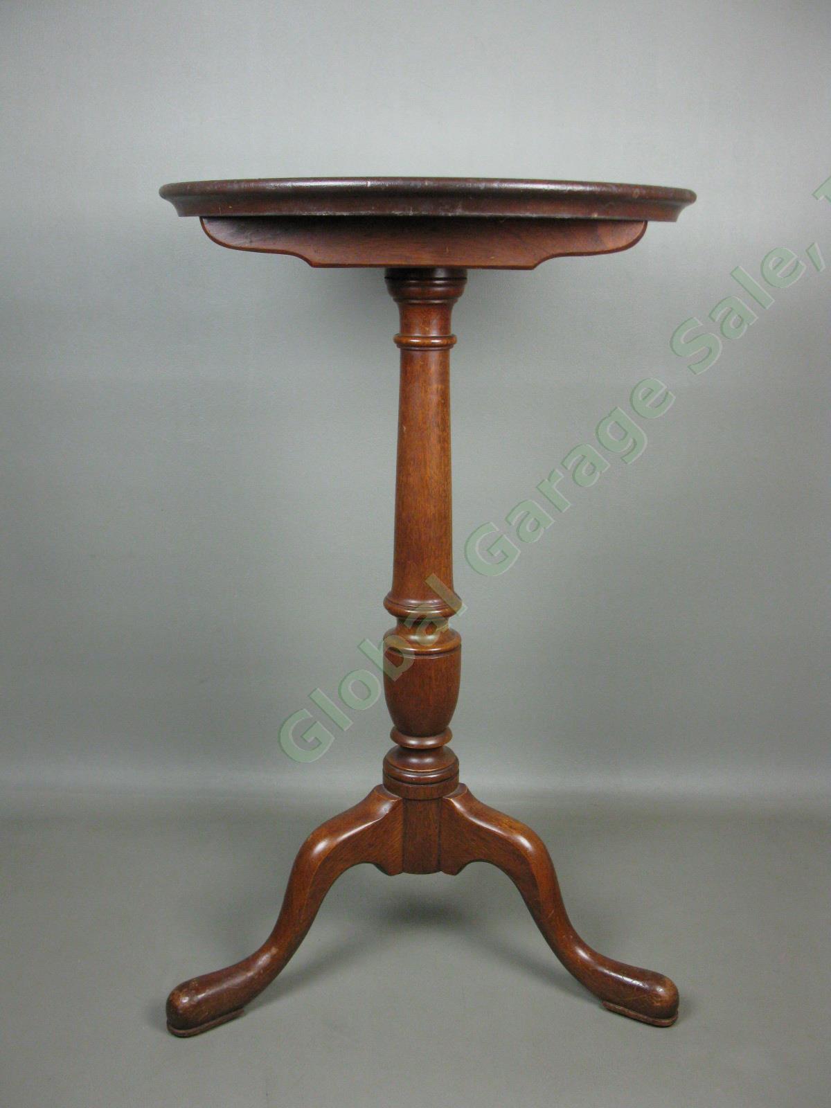 Vtg Biggs Furniture Virginia Mahogany Center Spindle Candle Stand Table 25" x15" 1