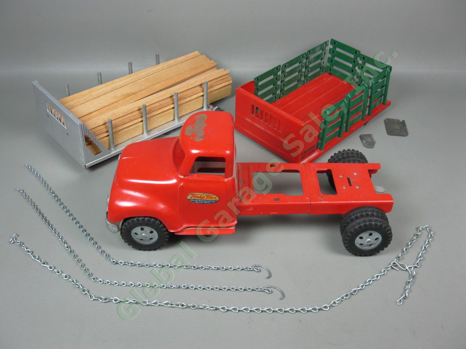 Vtg 1950s Red Tonka Toy Interchangeable Bed Stake Lumber Farm Truck Load +Chains
