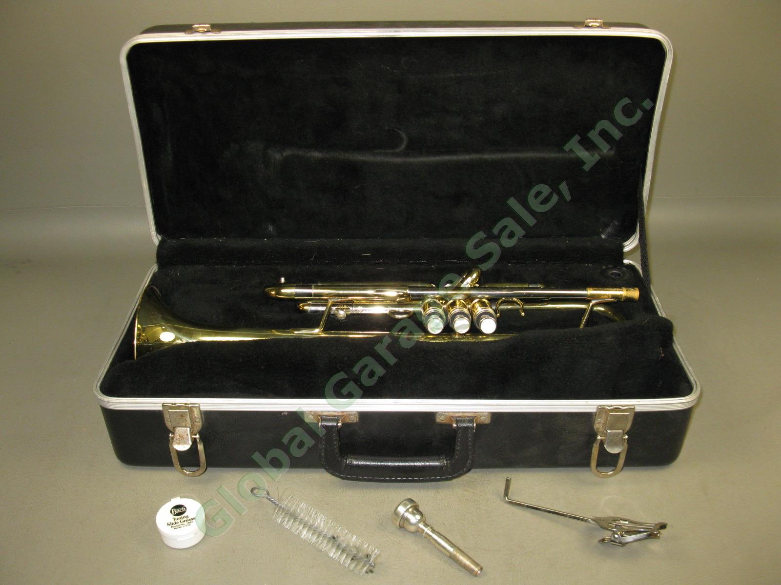 Getzen 300 Series Bb Trumpet W/ Vincent Bach 7C Mouthpiece Case Music Holder Lot