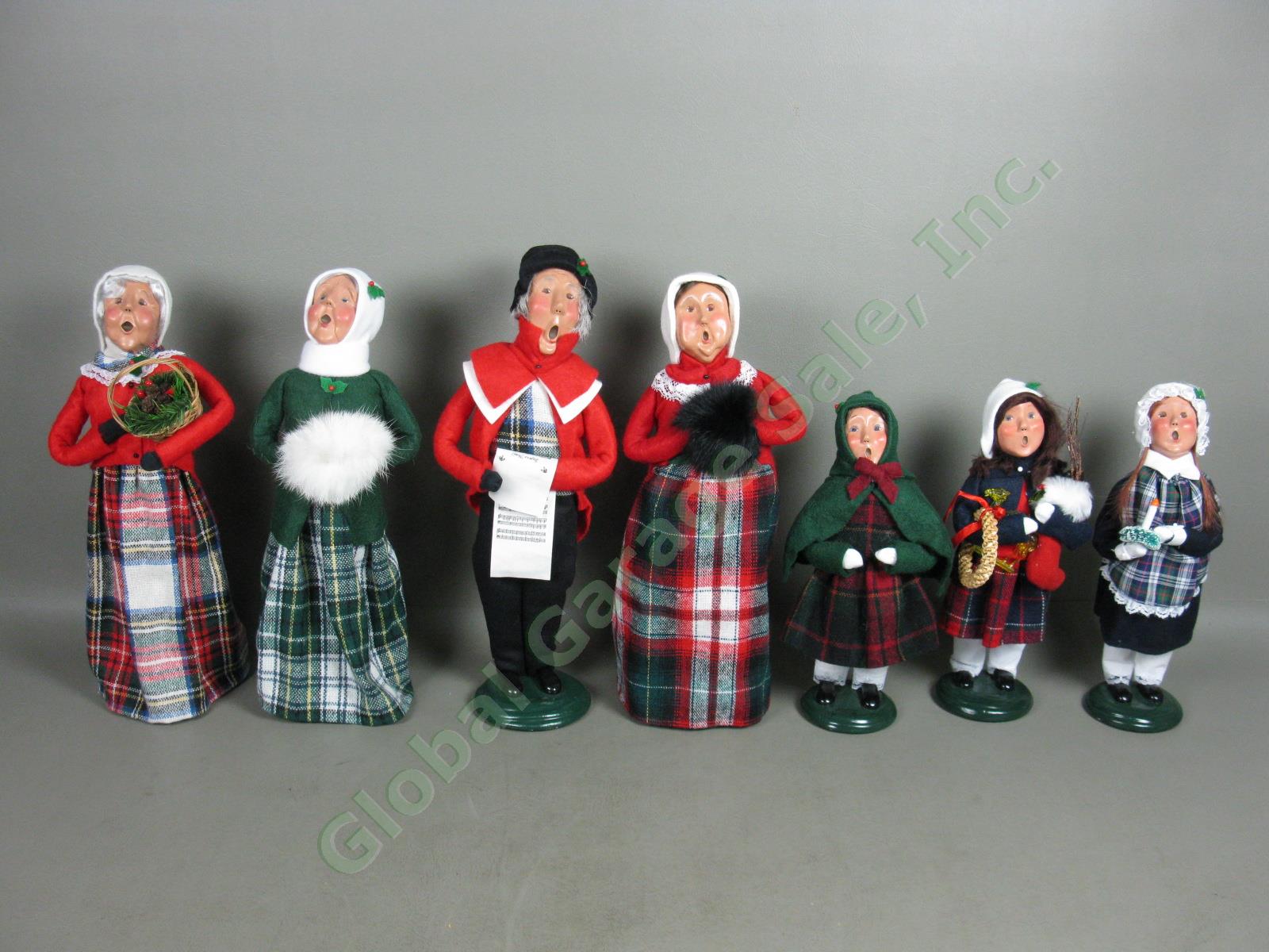7 Byers Choice Carolers Lot Signed Numbered Man Woman Grandparent Shopper Girl