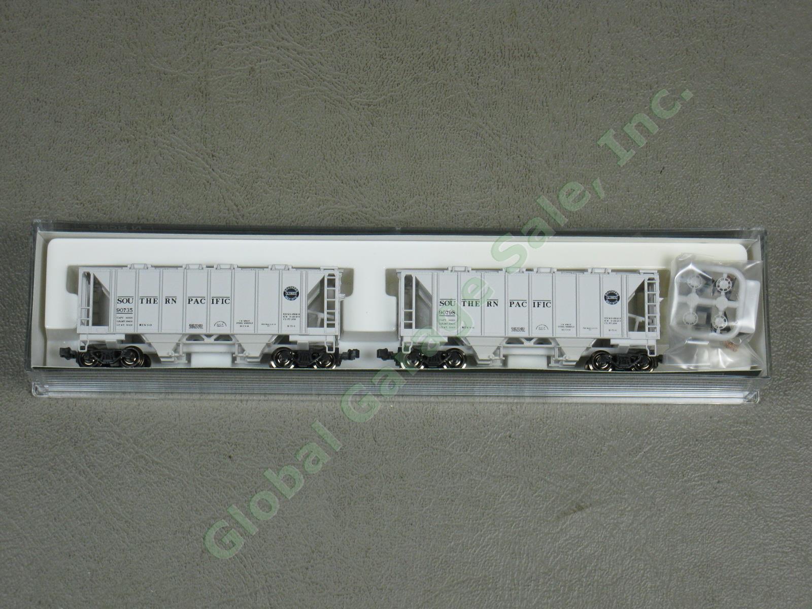 NIB Kato N Train Lot 10-394 Amagi 157 Passenger Cars 8042-2 Container Wagons ++ 3