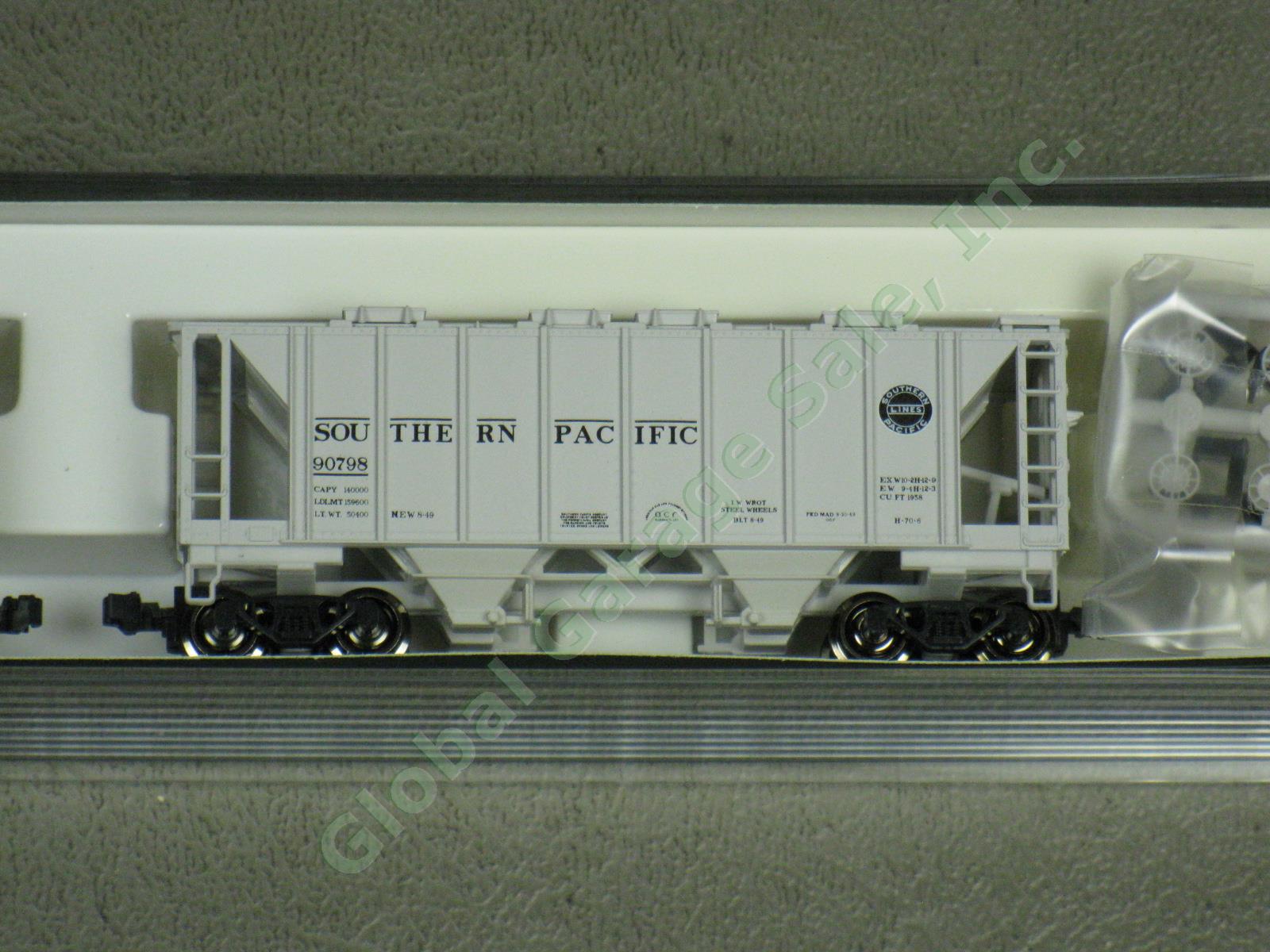 NIB Kato N Train Lot 10-394 Amagi 157 Passenger Cars 8042-2 Container Wagons ++ 4
