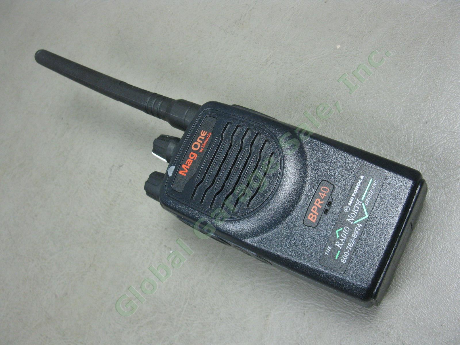 Motorola MagOne BPR40 Two-Way 5-Watt 8-Channel VHF Band Radio AAH84KDS8AA2AN Lot 1