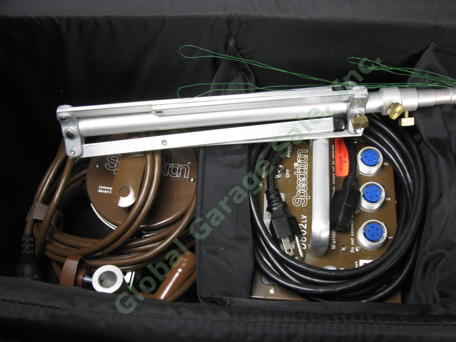 Speedotron DM802B Pro Camera Photo Studio Flash Kit 3 Heads Umbrellas Snoot EXC! 5