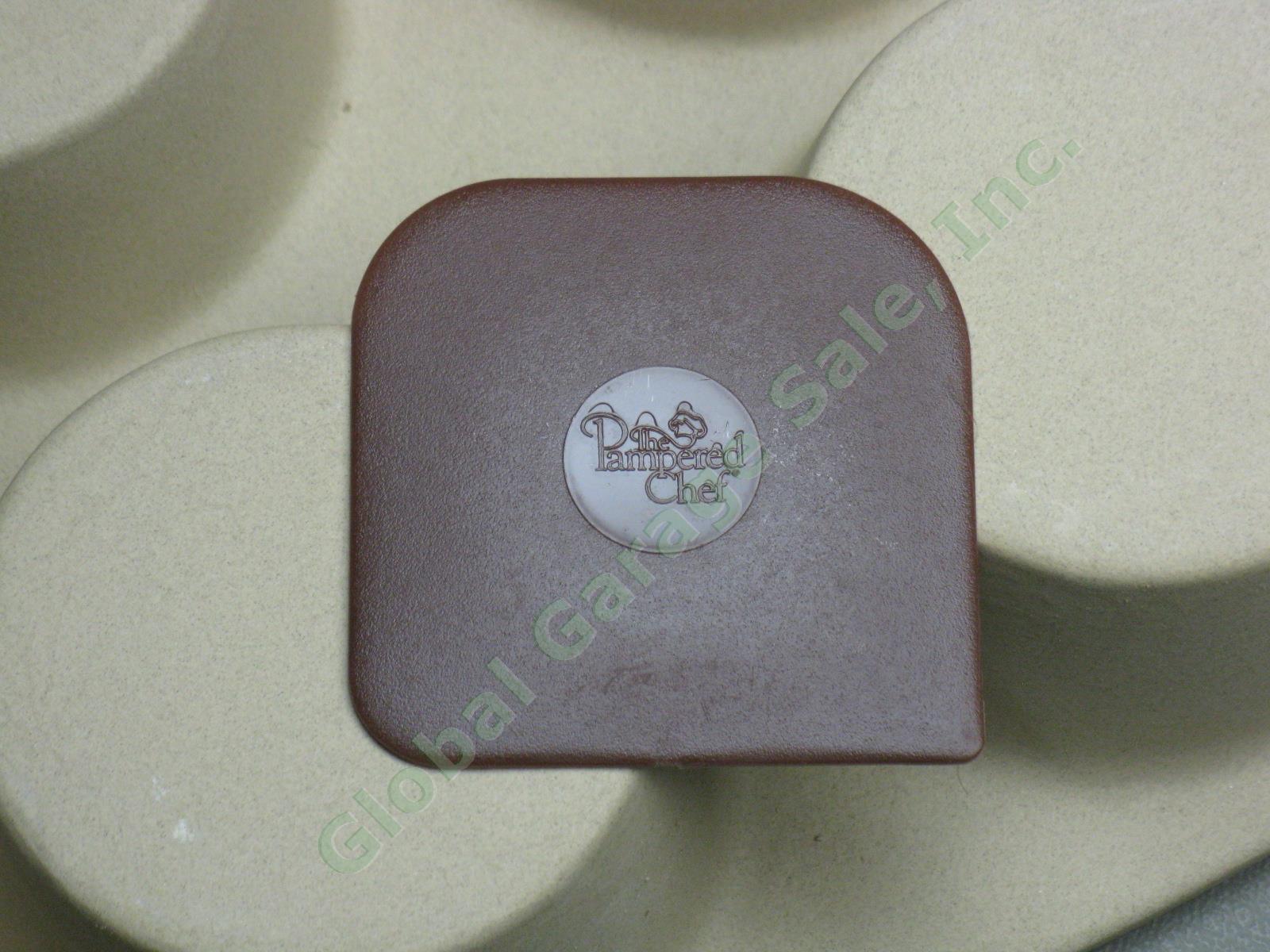 NIB! The Pampered Chef Family Heritage Stoneware 12-Muffin Pan #1465 11"x15" NR! 3