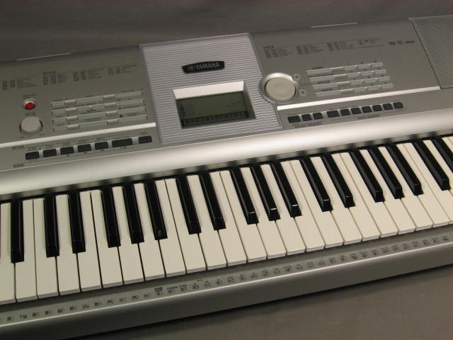 Yamaha DGX-205 Portable Grand Electronic Keyboard + NR 3