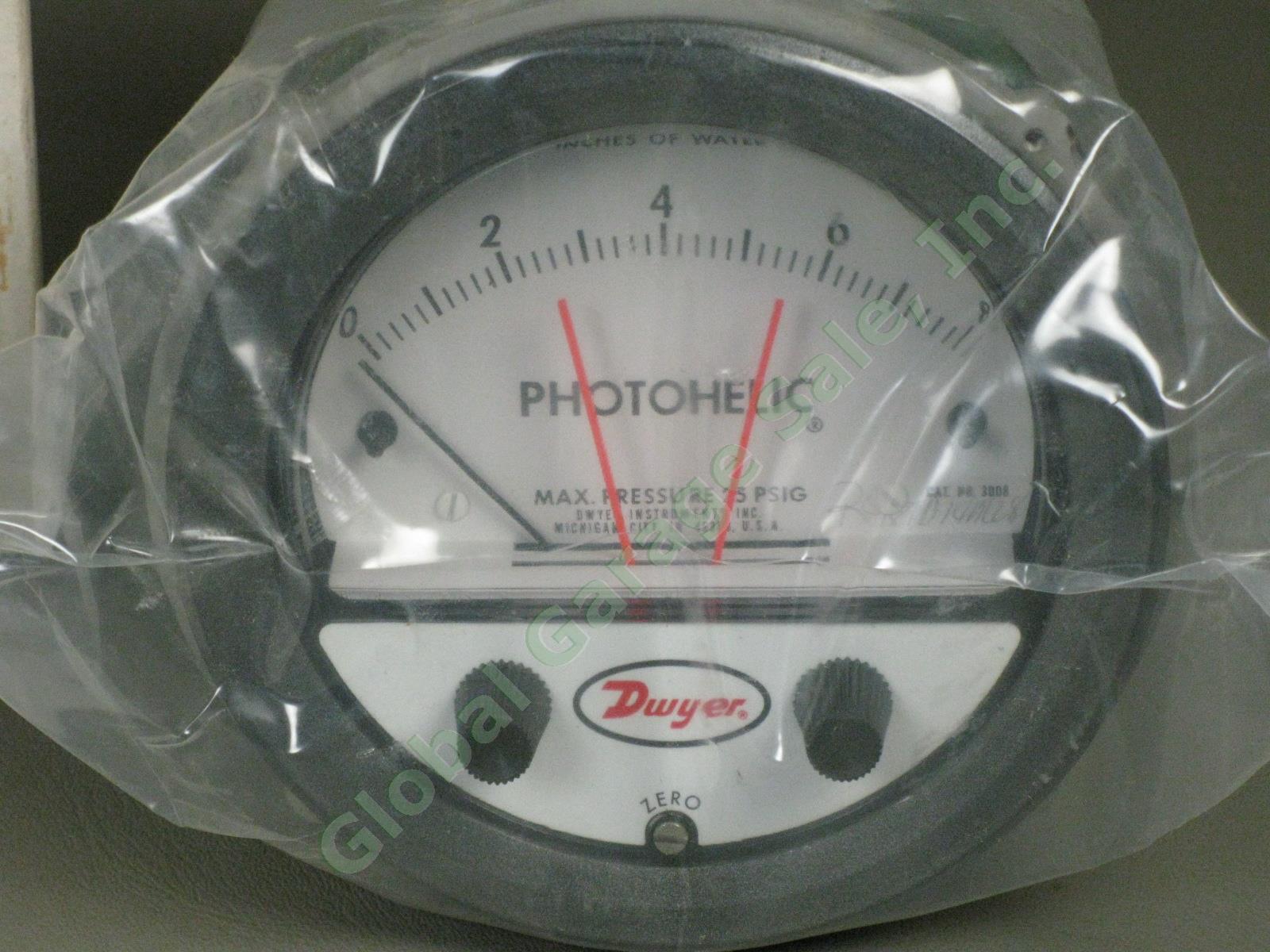 NEW Dwyer Photohelic Series 3000 3008 Pressure Switch Gage 25 PSIG 0-8" Water NR 1