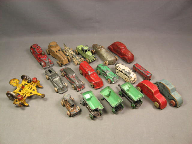 19 Vintage Tootsietoy Metal Wood Toy Car Truck Army Lot