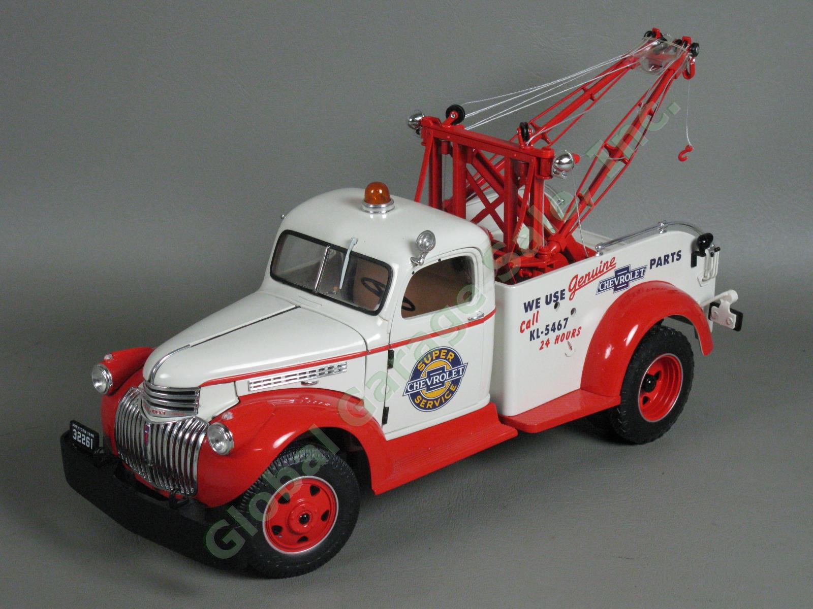 DCP Highway 61 1946 Chevrolet Tow Truck Car Diecast Promotion R/Wh 1:16 Scale NR