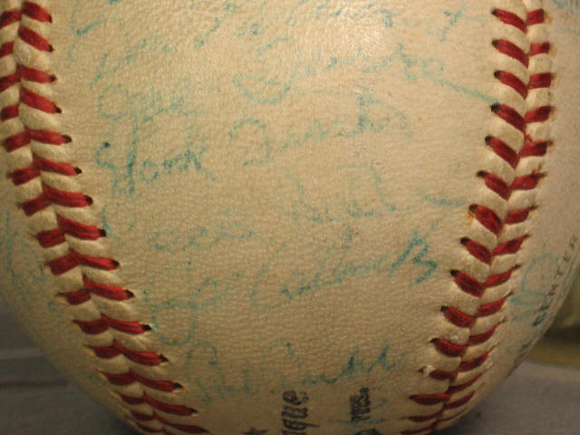 1962 Milwaukee Braves Team Hand Signed Ball Baseball NR 9
