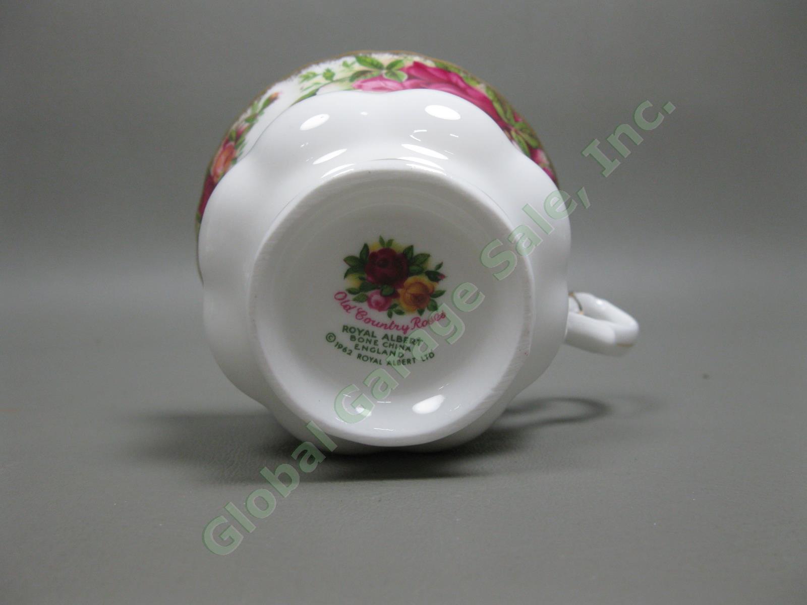 8 Royal Albert Old Country Roses Footed Tea Cup/Saucer Gold Trim Bone China Set 6