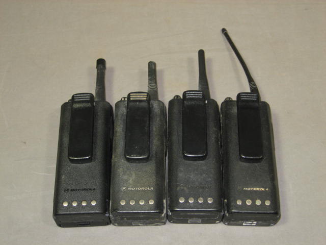 4 Motorola Radius P1225 2-Ch Portable UHF Radio Charger 2