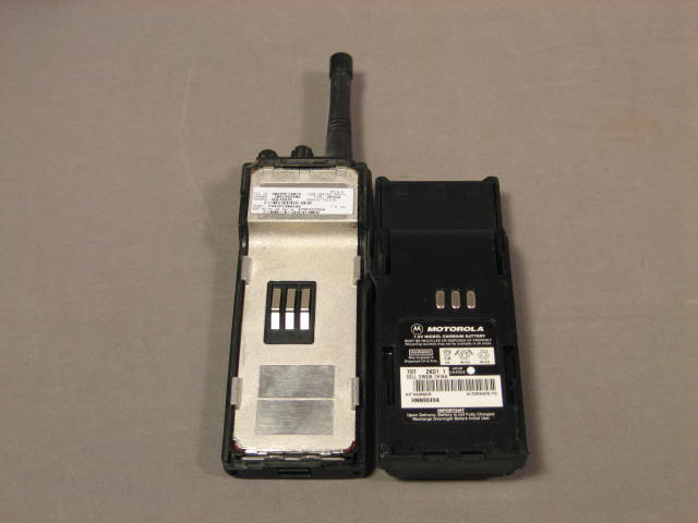 4 Motorola Radius P1225 2-Ch Portable UHF Radio Charger 3