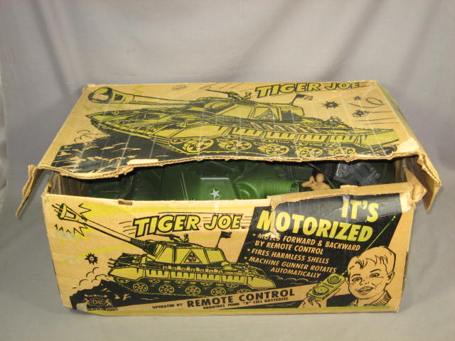 Vintage RC Deluxe Reading Tiger Joe Toy Motorized Army Tank Box Battery Operated 10