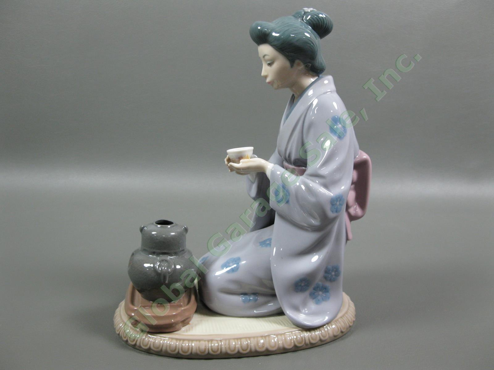 1981 LLadro 5122 August Moon Geisha Japanese Girl Serving Tea Ceremony Figurine 1