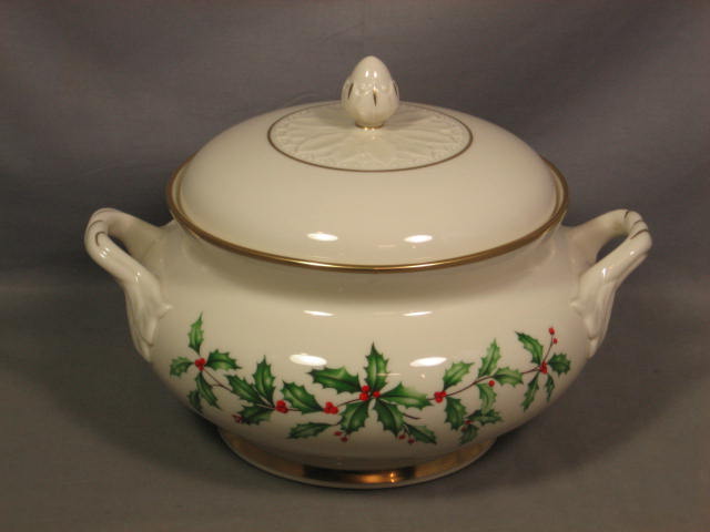 Vintage Lenox Holiday Holly 24K Gold Soup Tureen + Lid 2