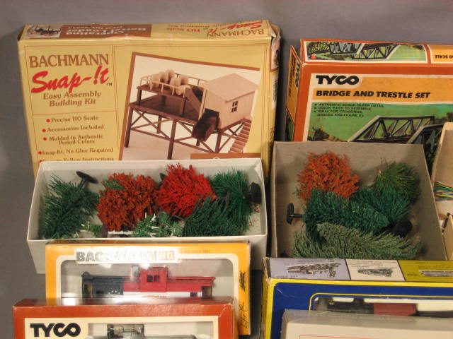 Vintage HO Train Set Lionel Tyco Bachmann Plasticville+ 4